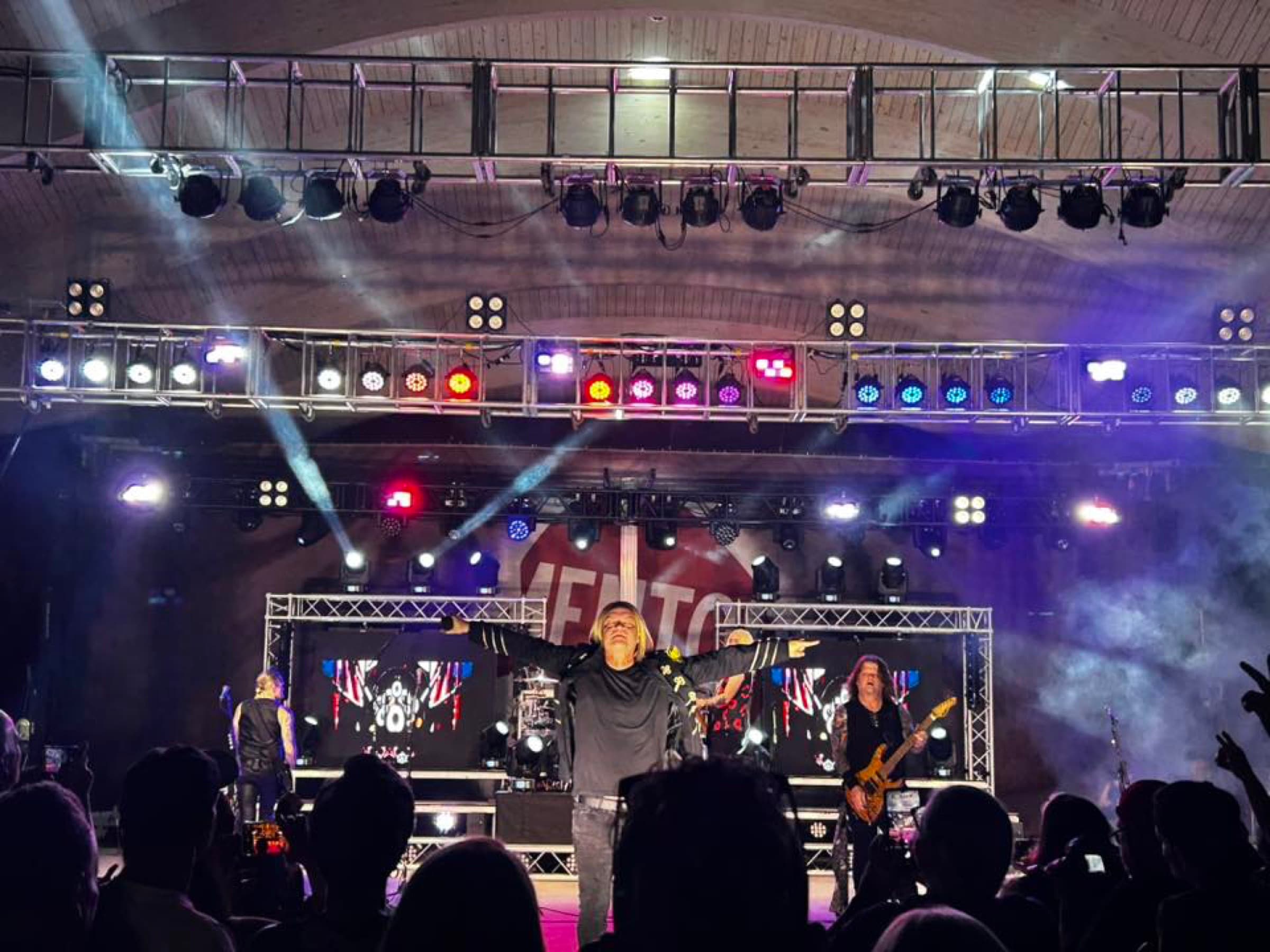 Def Leggend Live at Mentor Rocks, Ohio